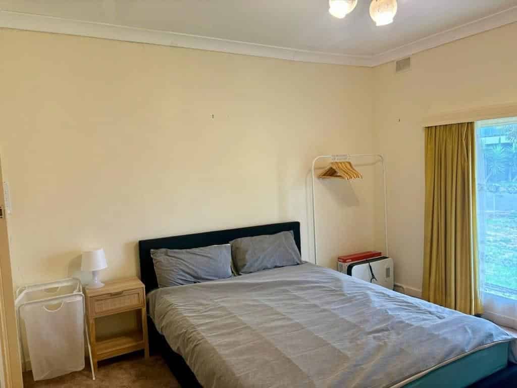 Room in a 4 Bedroom Apartment, 52 Cresdee Road, Campbelltown, City of Campbelltown — student accommodation in Adelaide