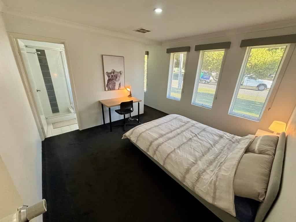 Room in a 4 Bedroom Apartment, 112A Drummond Street, Bedford, City of Bayswater — student accommodation in Perth