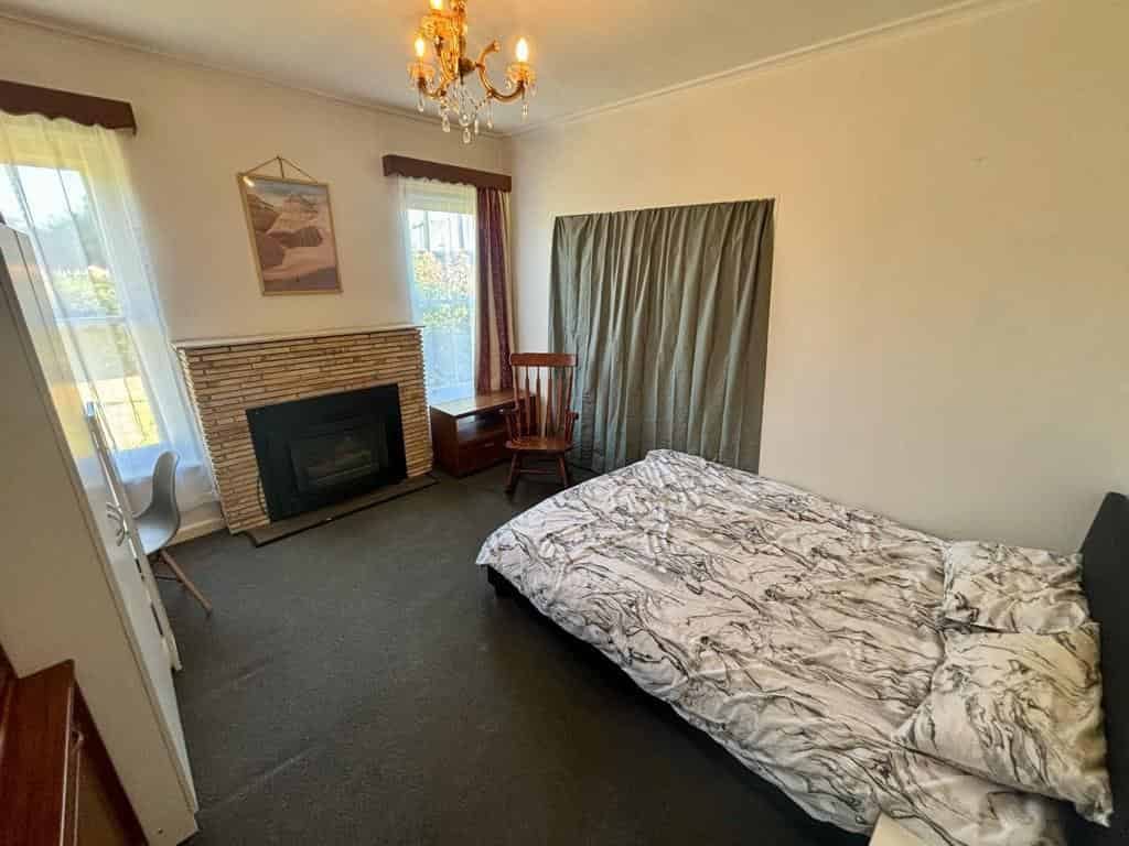Room in a 5 Bedroom Apartment, 51 Boomerang Road, Croydon Park, City of Port Adelaide Enfield — student accommodation in Adelaide