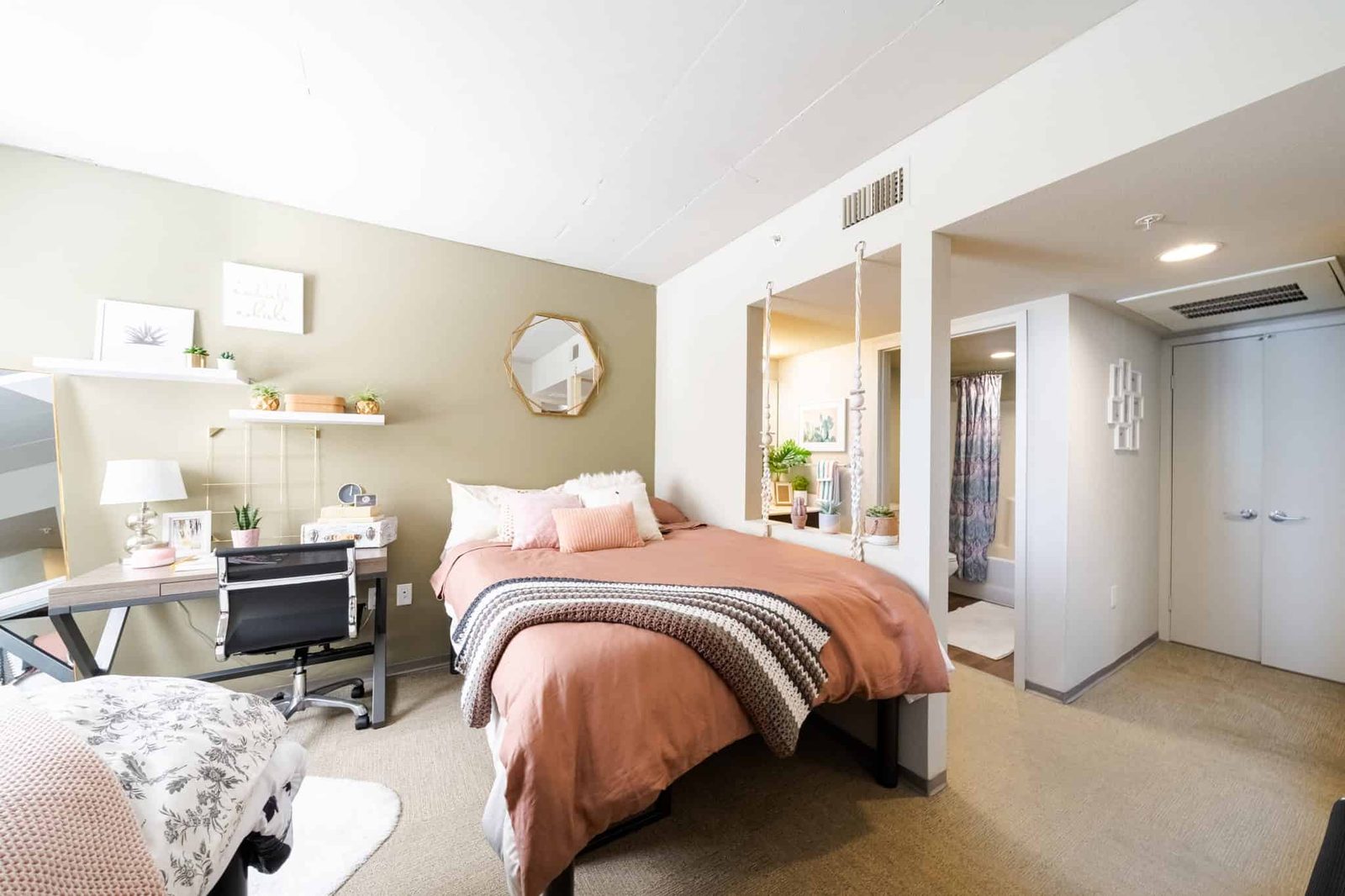 University Gateway — student accommodation in Los Angeles