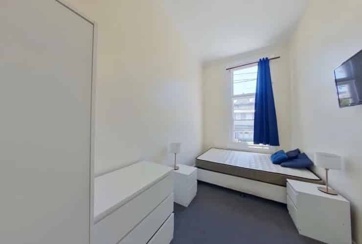 Room in a 7 Bedroom Apartment, 301 Cleveland St — student accommodation in Sydney