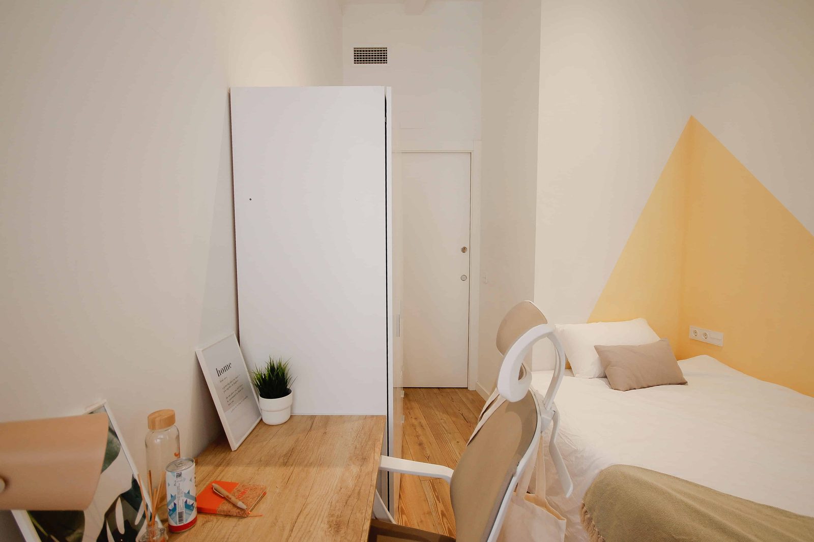Poeta Cabanyes 14 Prinicpal 1 Izquierdo — student accommodation in Barcelona