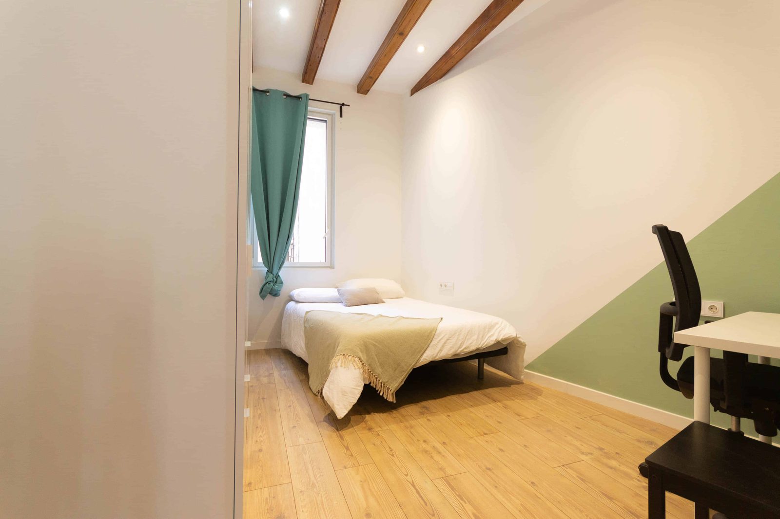 Poeta Cabanyes 14 1-2 Derecho — student accommodation in Barcelona