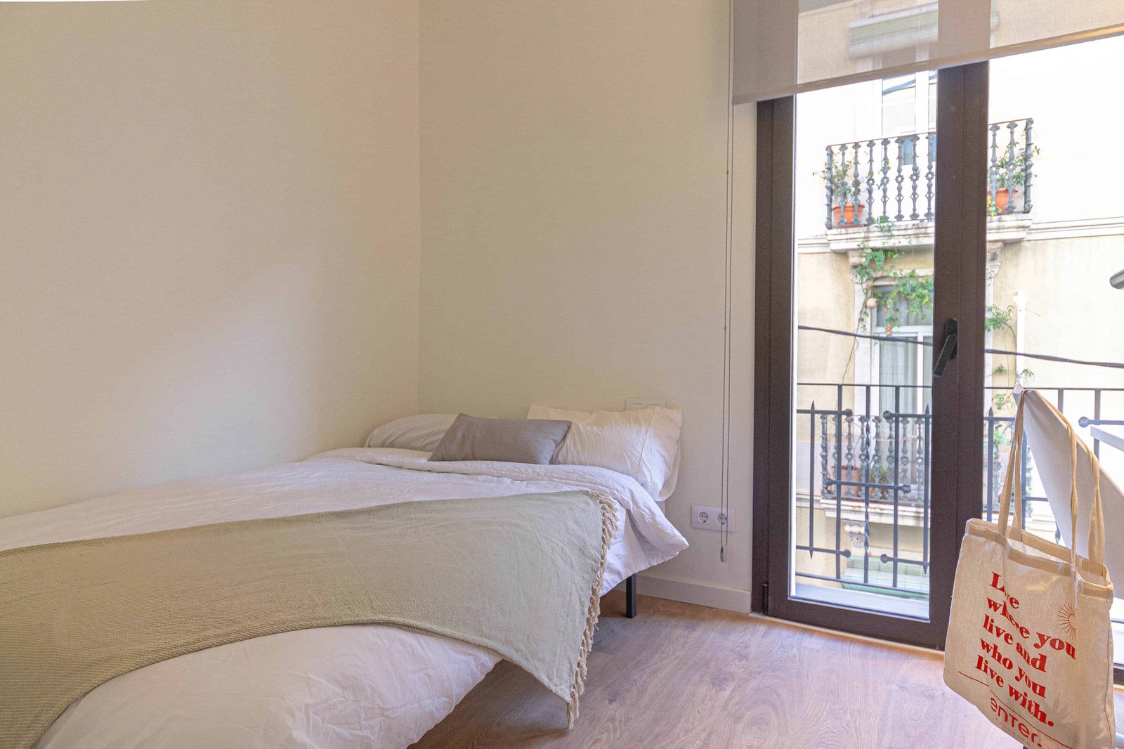 Carrer de Santa Peronella 13 2º Sarrià-Sant Gervasi — student accommodation in Barcelona