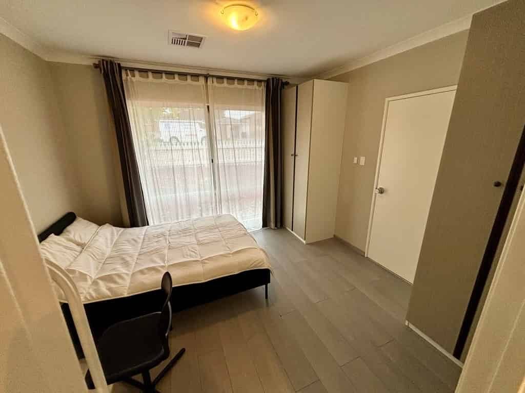 Room in a 4 Bedroom Apartment, 241A Gloucester Street, Victoria Park, Town of Victoria Park — student accommodation in Perth