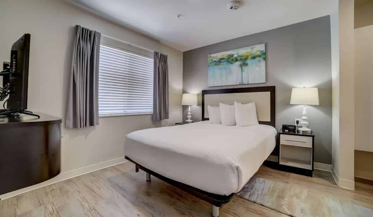 Simplicity At The Rim — student accommodation in San Antonio