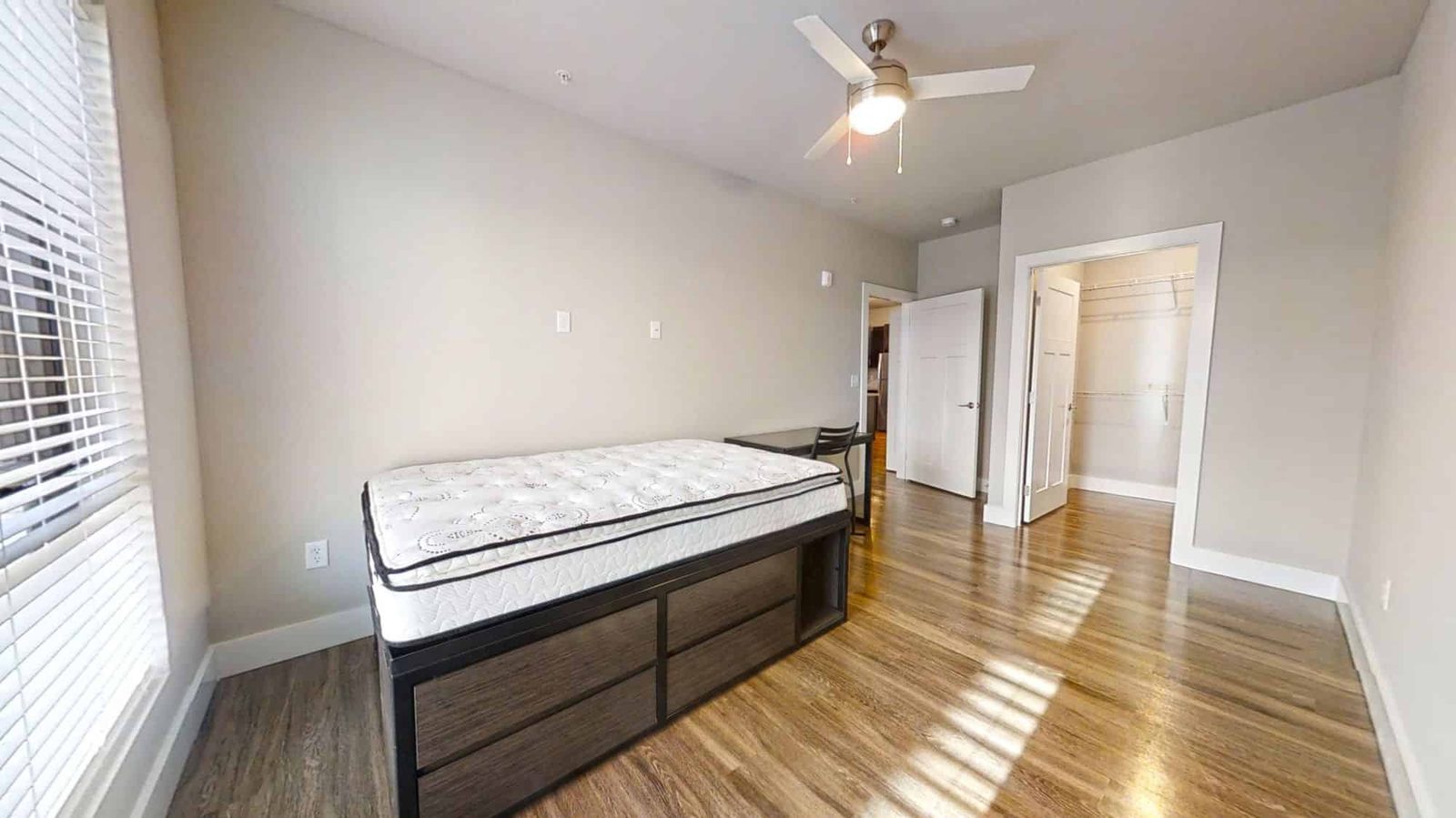 32 E Green St — student accommodation in Champaign