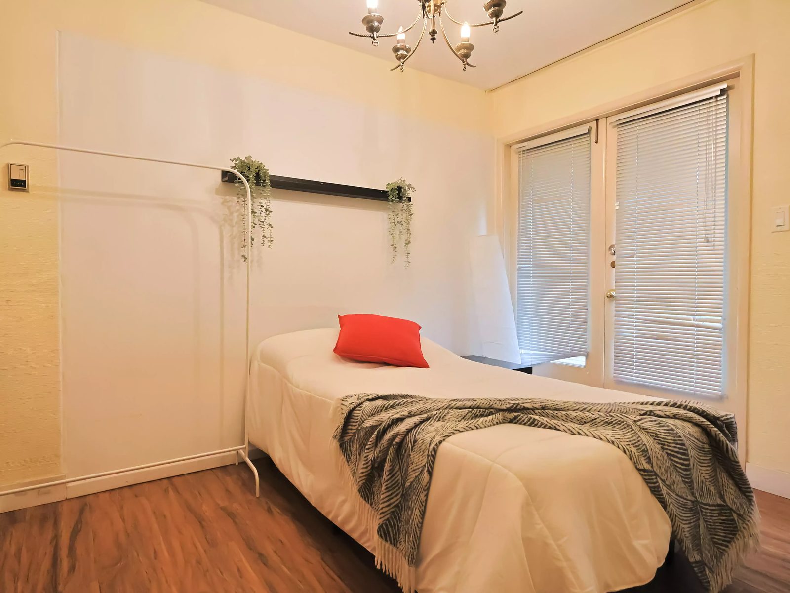988 W 32nd Ave — student accommodation in Burnaby