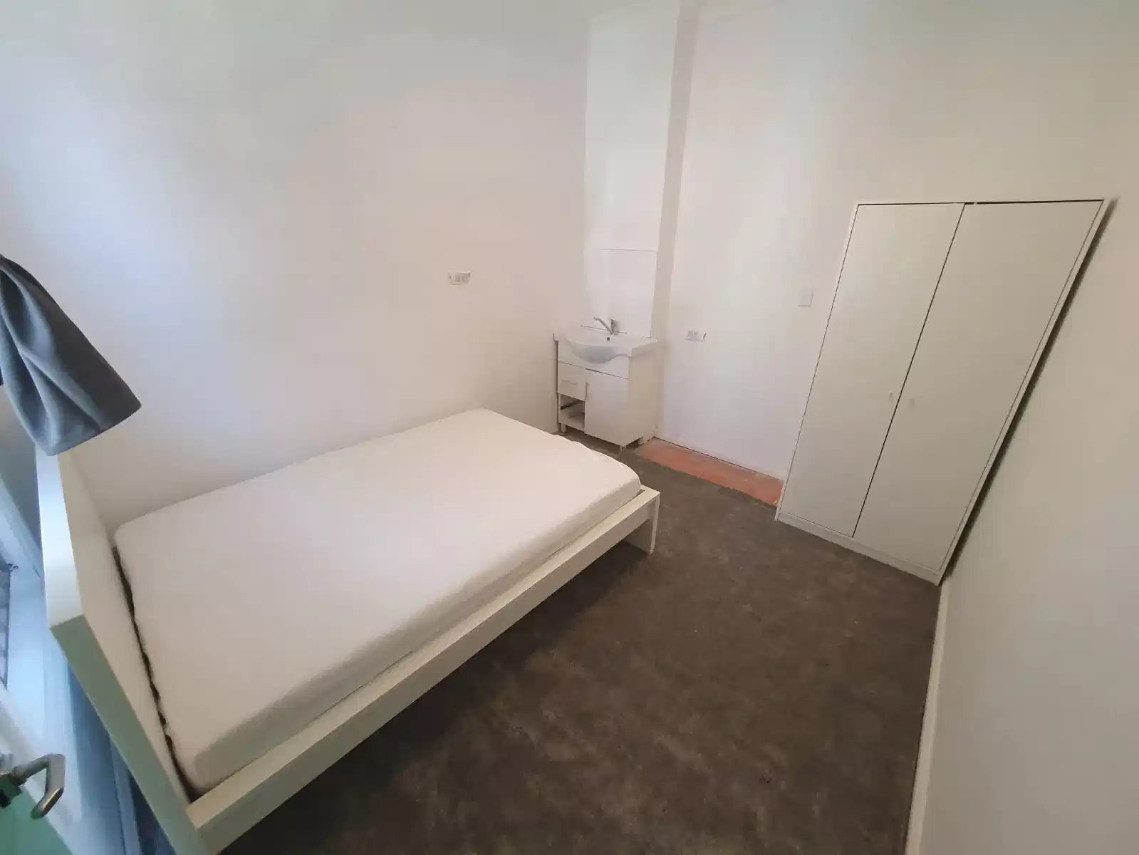 Room in a 6 Bedroom Apartment, 325 Cleveland Street, Surry Hills — student accommodation in Sydney