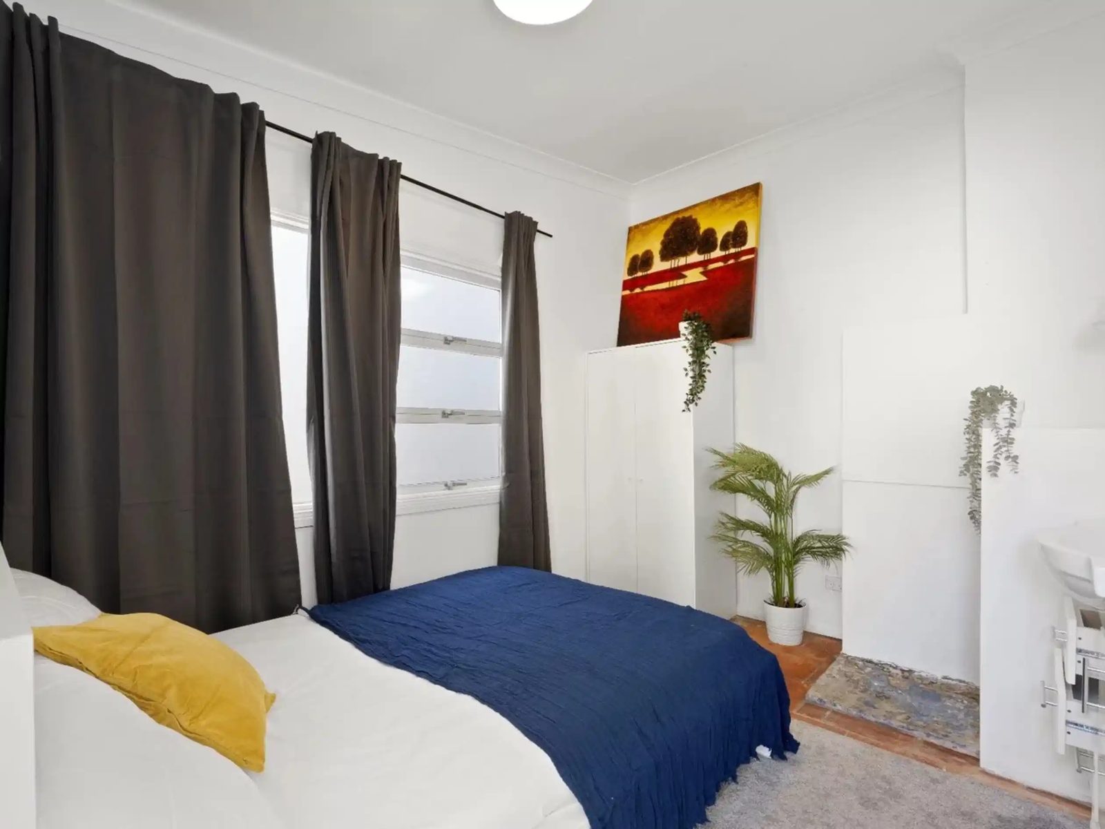 Room in a 6 Bedroom Apartment, 319 Cleveland Street, Surry Hills — student accommodation in Sydney