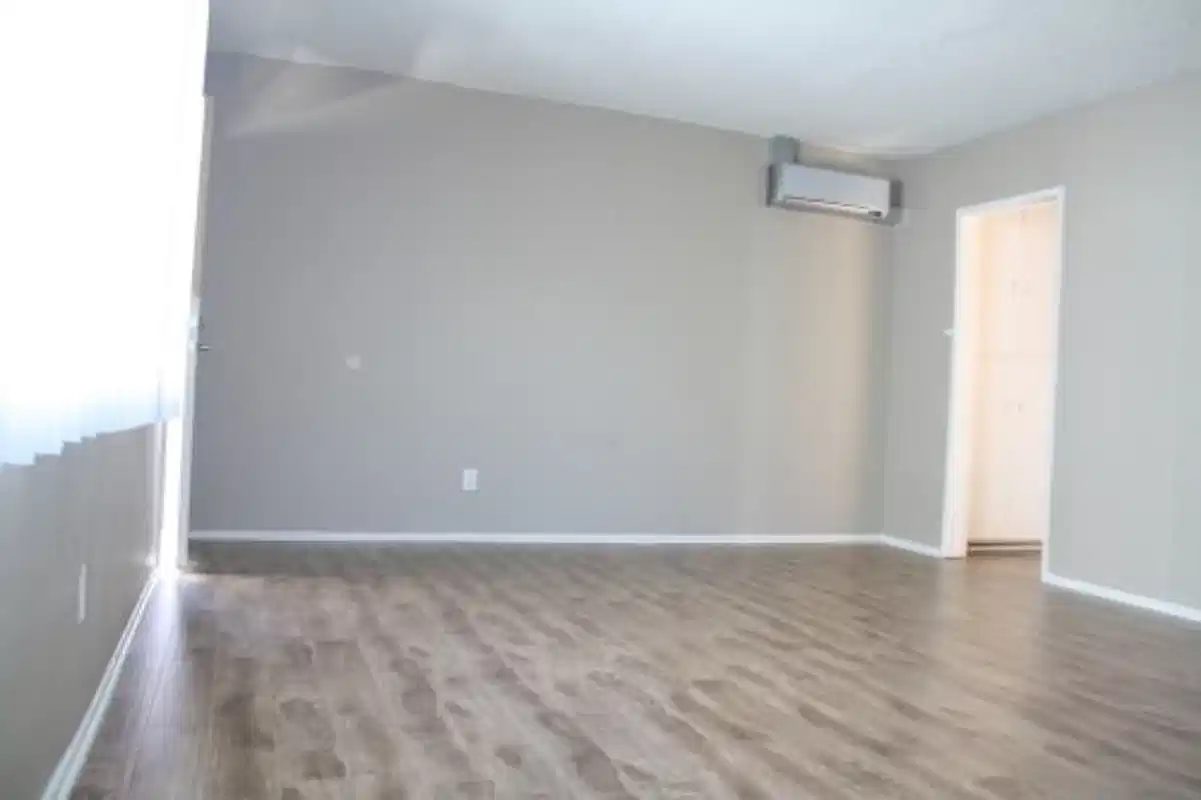 1253 W 36th Pl — student accommodation in Los Angeles