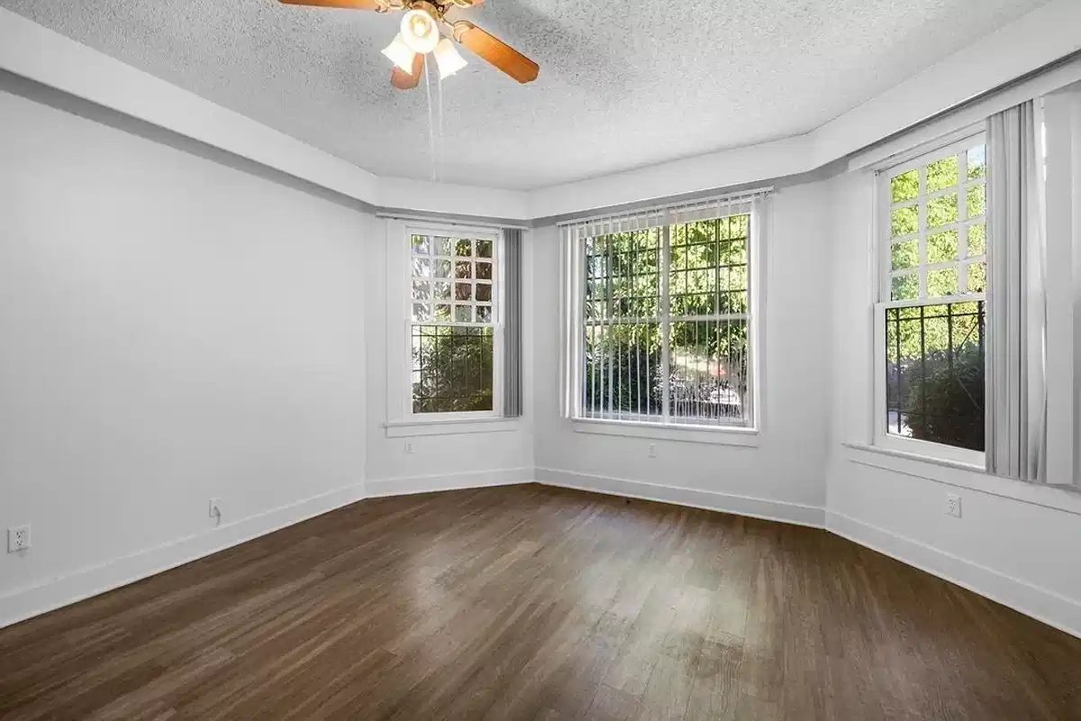 2335 Portland St — student accommodation in Los Angeles