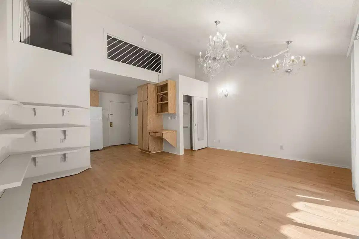 2633 Ellendale Pl — student accommodation in Los Angeles