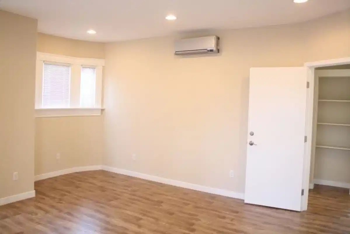 2833 Menlo Ave — student accommodation in Los Angeles
