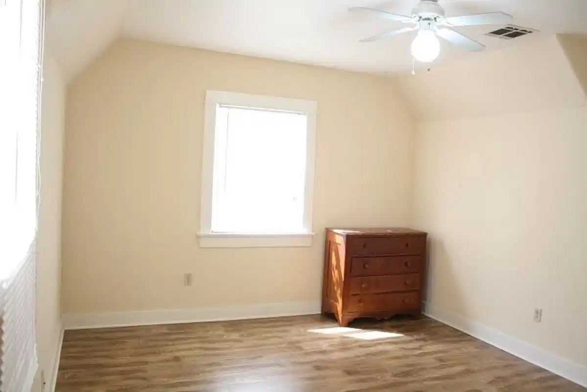 956 W 23rd St — student accommodation in Los Angeles