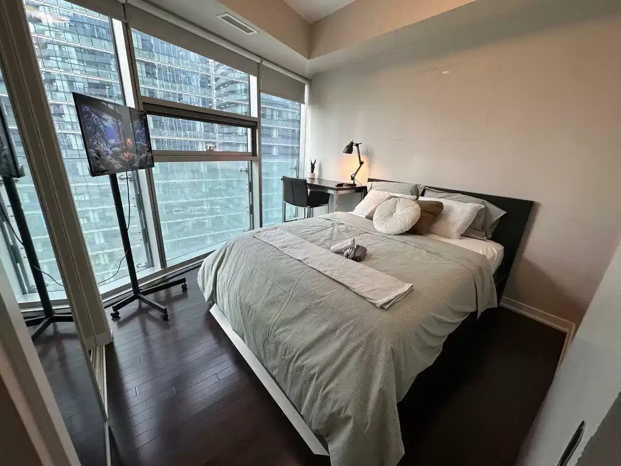 H4U 12 York St — student accommodation in Toronto