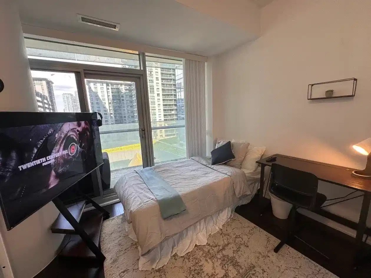 H4U 14 York St — student accommodation in Toronto
