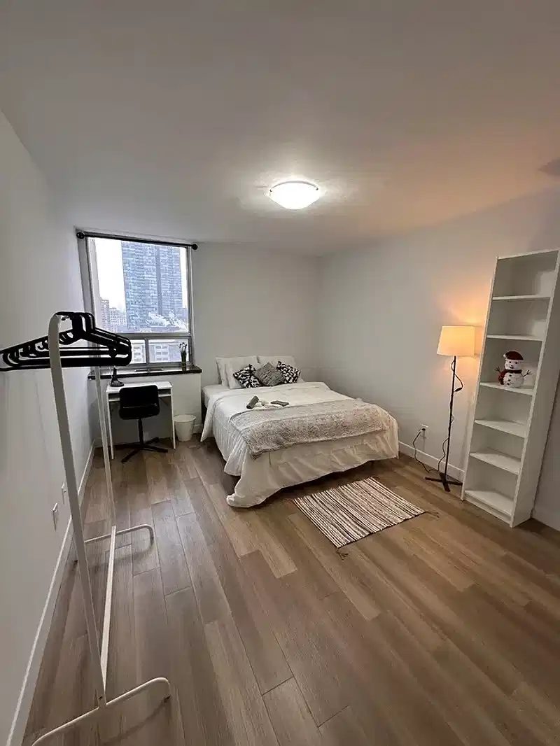 H4U 100 Wellesley — student accommodation in Toronto