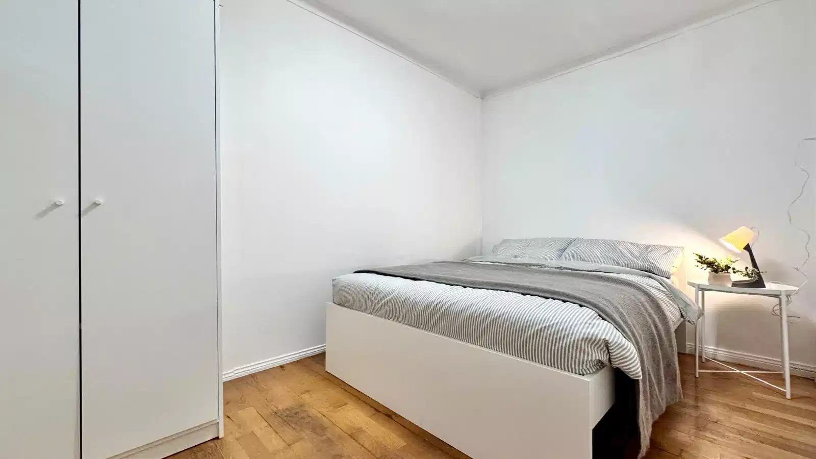 Room in Granny Flat, Edith St, St Peters — student accommodation in Sydney