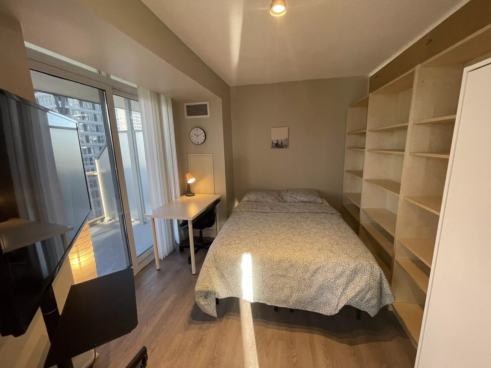 YVR M5 — student accommodation in Toronto