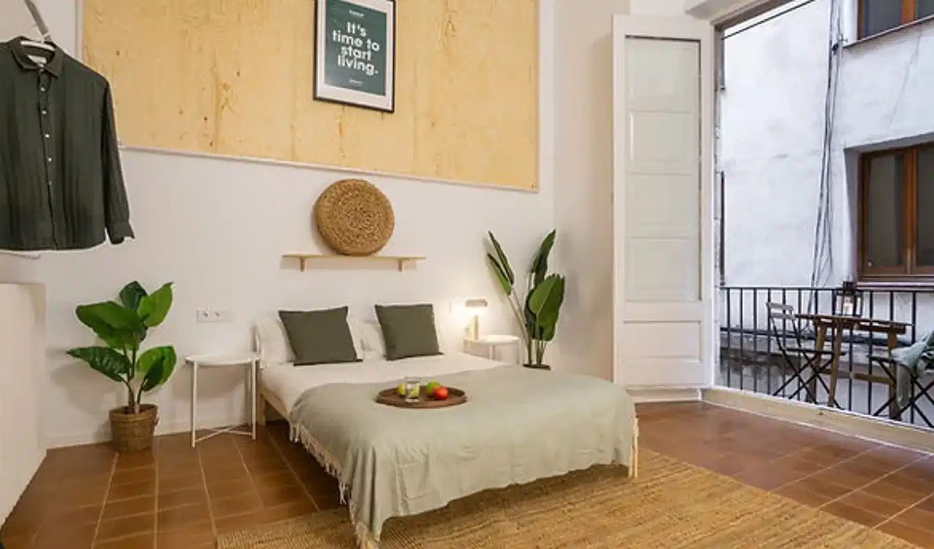 HC 8003 — student accommodation in Barcelona