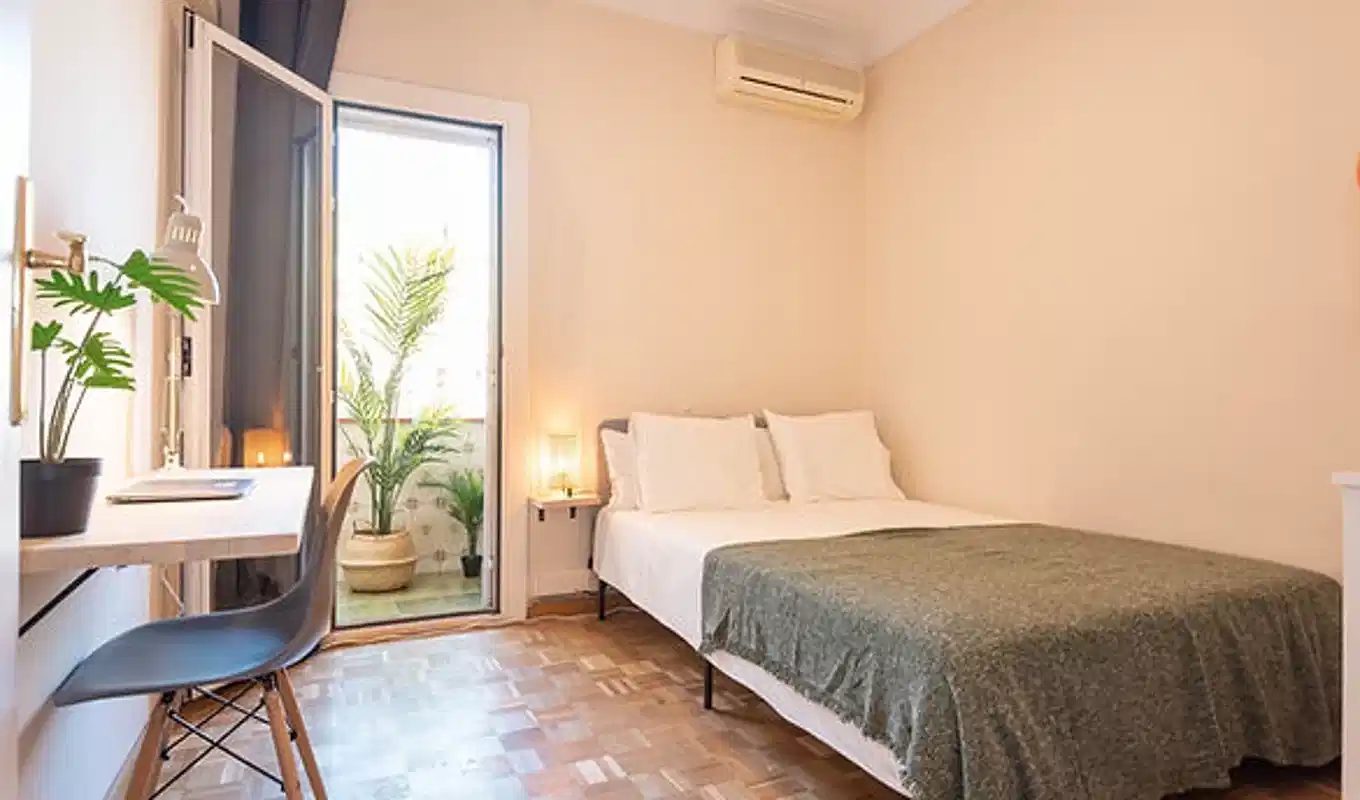 HC 8011 — student accommodation in Barcelona