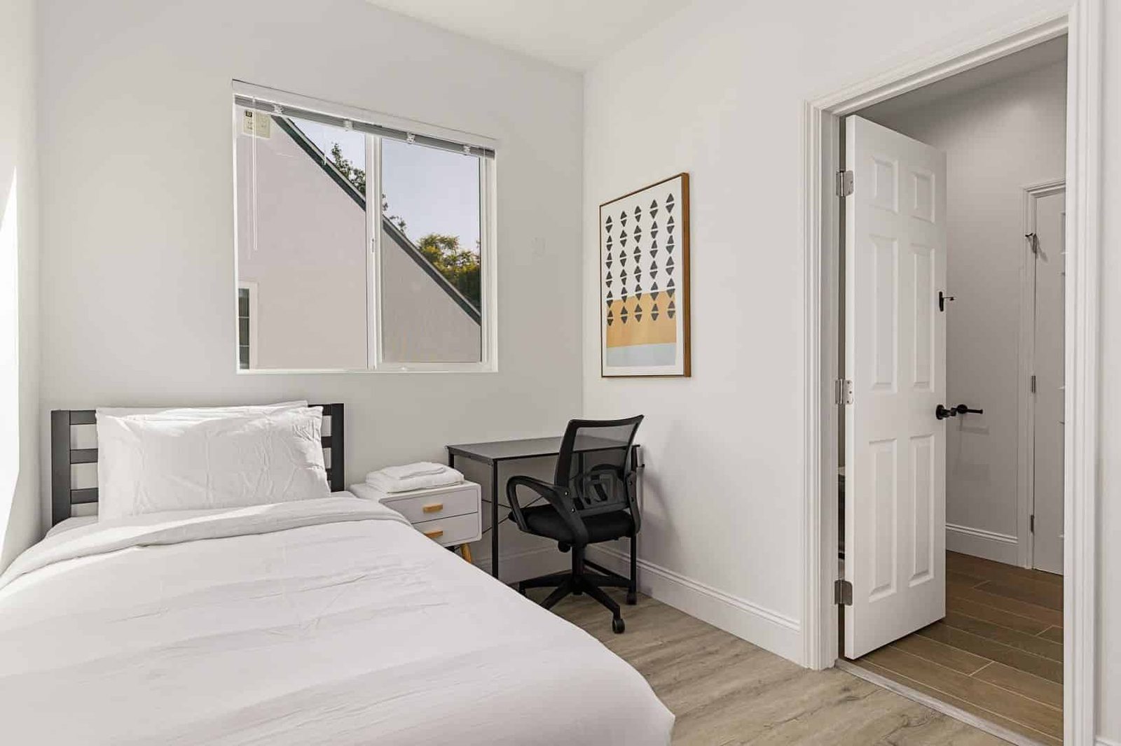 1740 S Kelton Ave — student accommodation in Los Angeles
