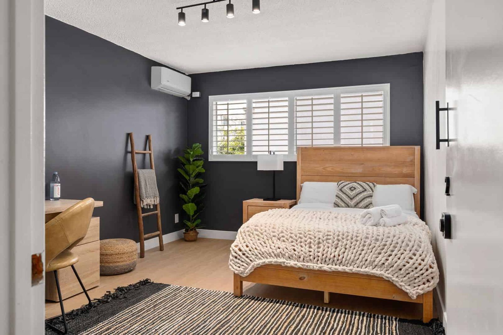 1700 Malcolm Avenue — student accommodation in Los Angeles