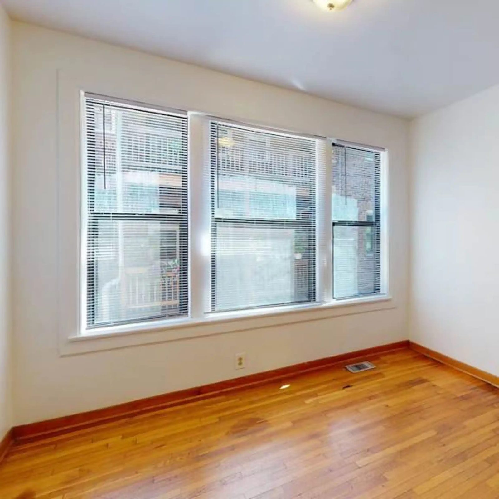 1018 E. 54th Street — student accommodation in Chicago
