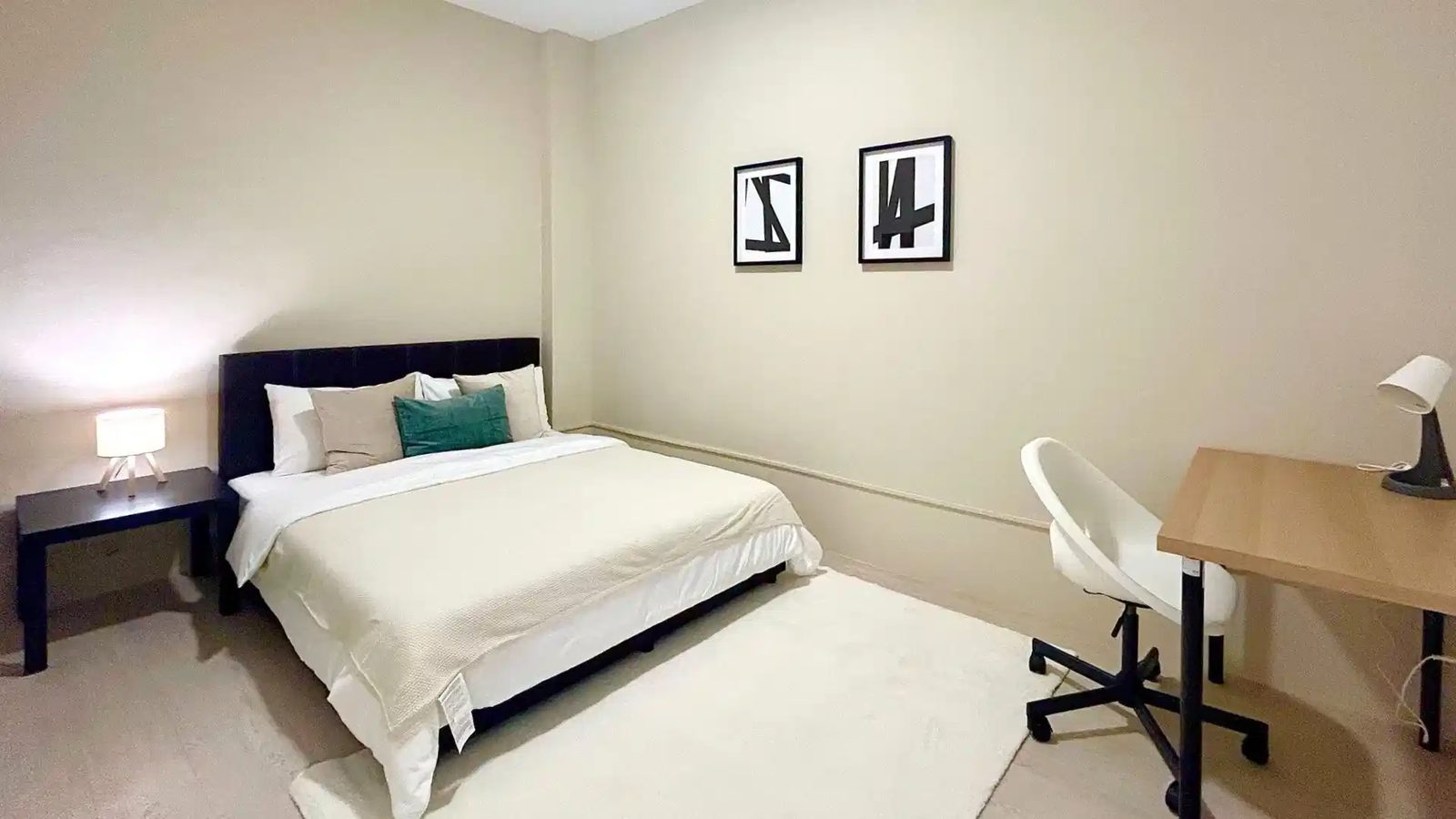 Room in a 4 Bedroom Apartment, 21A Lor 13 Geylang — student accommodation in Singapore, Singapore
