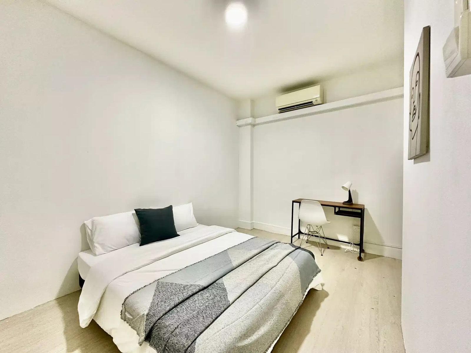 Room in a 4 Bedroom Apartment, 23A Lor 13 Geylang — student accommodation in Singapore, Singapore