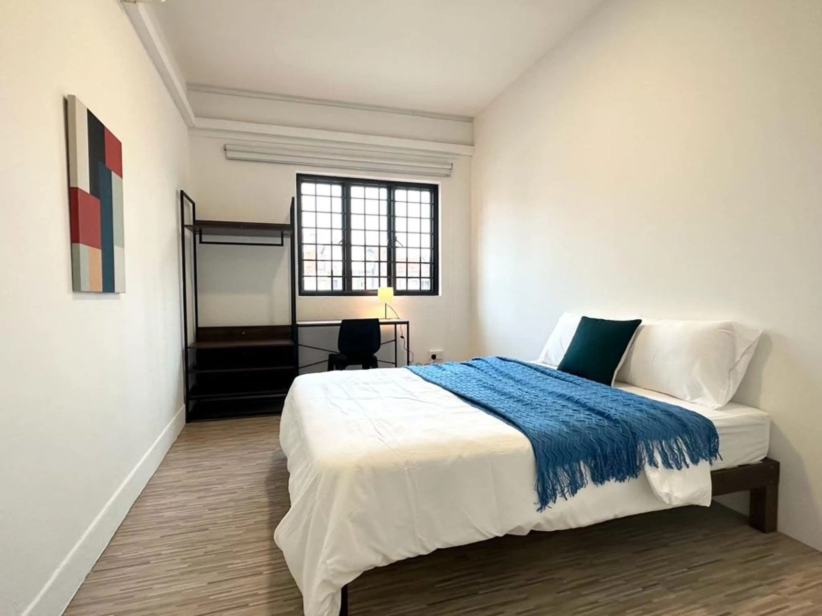 Room in a 4 Bedroom Apartment, 21B Lor 13 Geylang — student accommodation in Singapore, Singapore