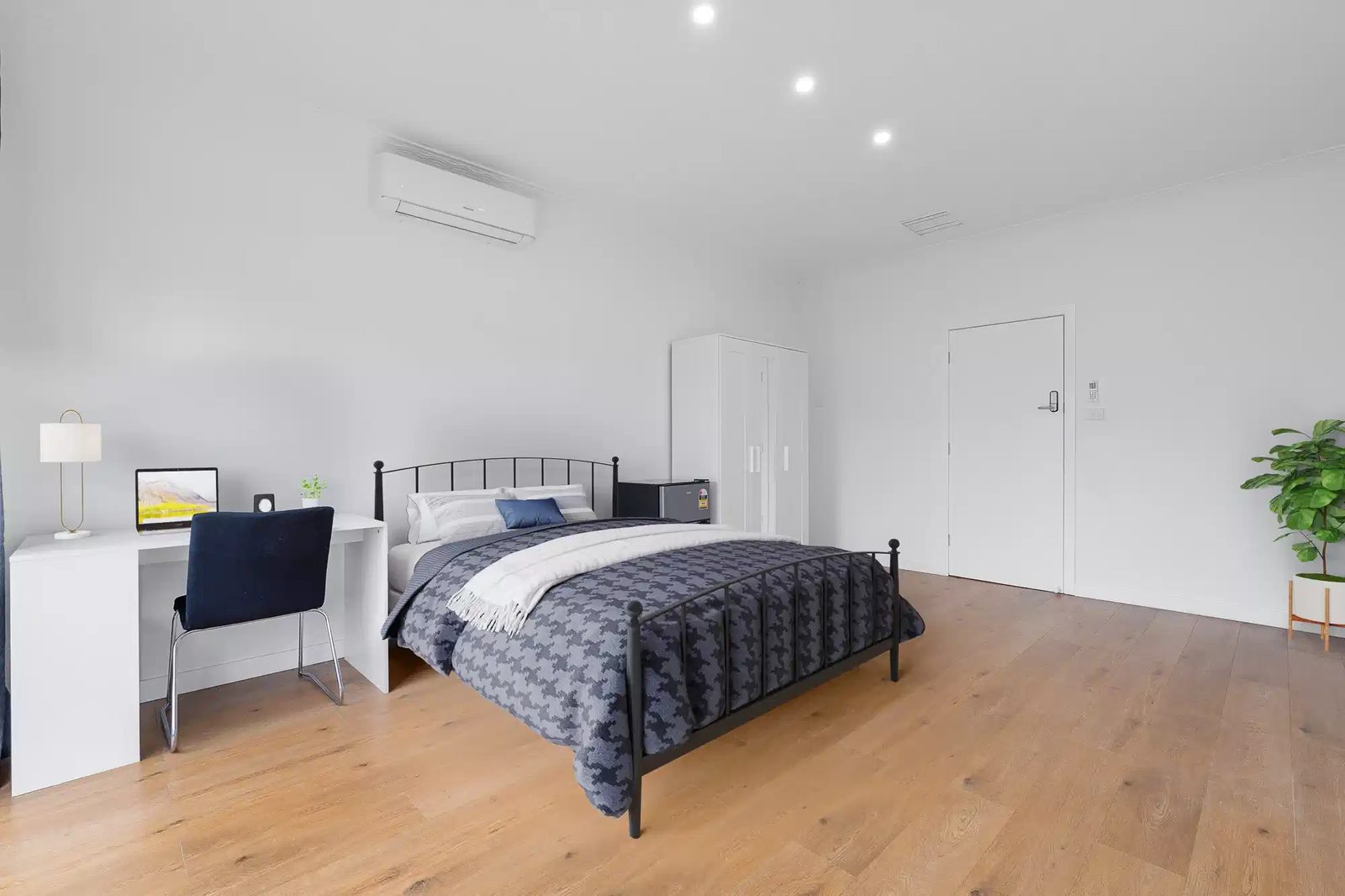 Rooming Houses, 1/85 Kanooka Grove, Clayton — student accommodation in Melbourne