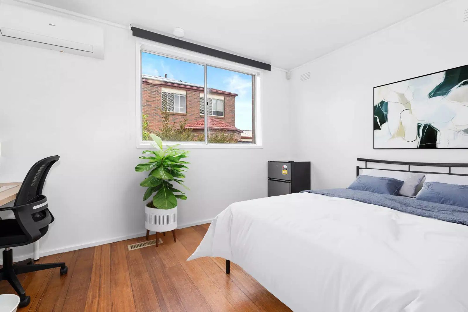 Rooming Houses, 1/9 Risdon Drive, Notting Hill — student accommodation in Melbourne