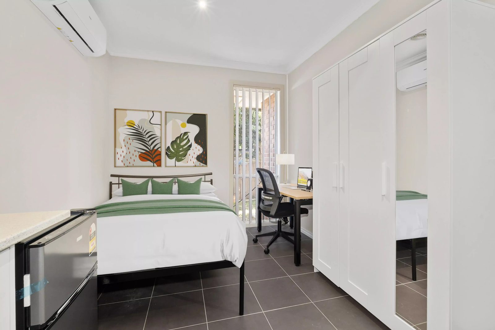 Rooming Houses,Unit 2 / 10 Binalong Avenue, Chadstone — student accommodation in Melbourne
