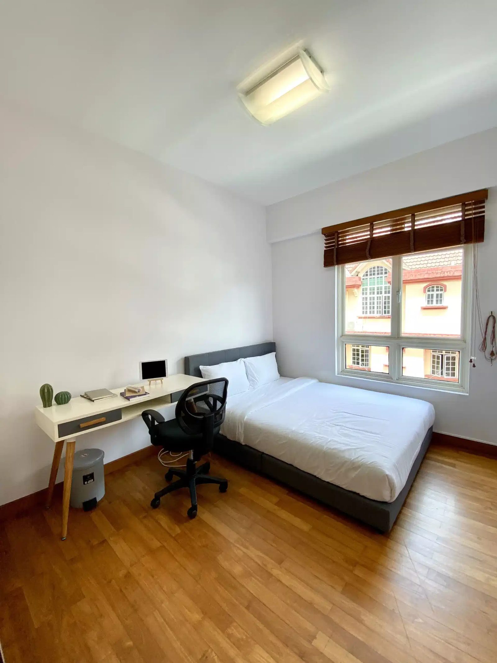 Room in a 4 Bedroom Apartment, 31 Chun Tin Rd — student accommodation in Singapore