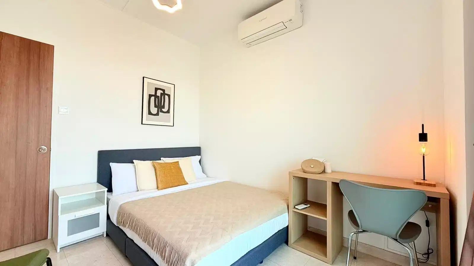Room in a 5 Bedroom Apartment, Monterey Park Condominium, 23 West Coast Rise — student accommodation in Singapore, Singapore