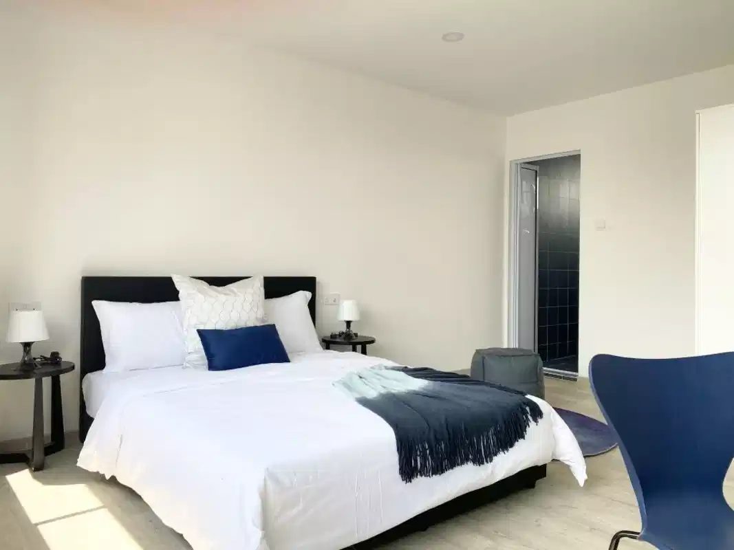 Room in a 5 Bedroom Apartment, 8B Duke's Road — student accommodation in Singapore, Singapore
