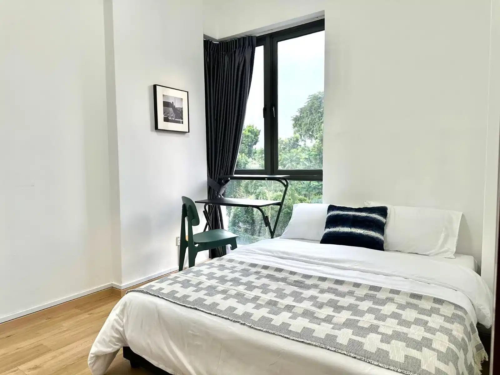 Room in a 2 Bedroom Apartment, 455 Bukit Timah Road — student accommodation in Singapore, Singapore