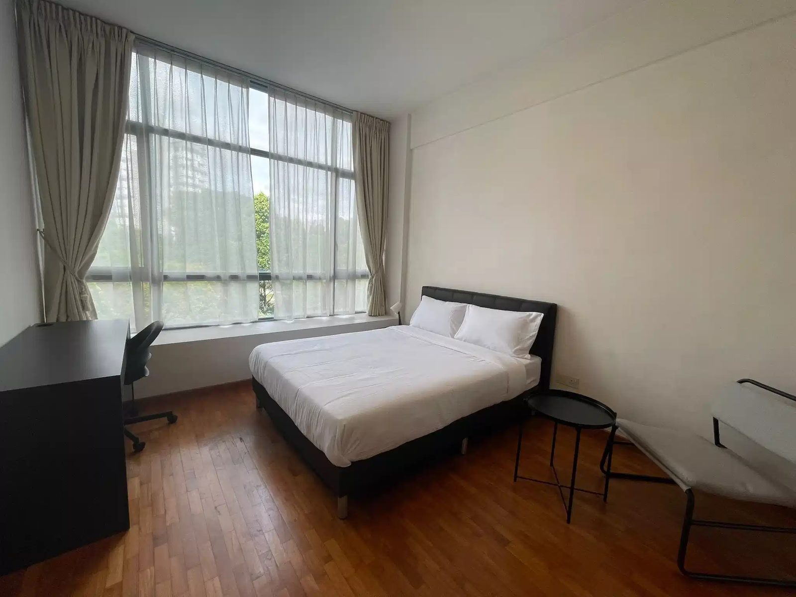 Room in a 3 Bedroom Apartment, 221 Queensway — student accommodation in Singapore, Singapore