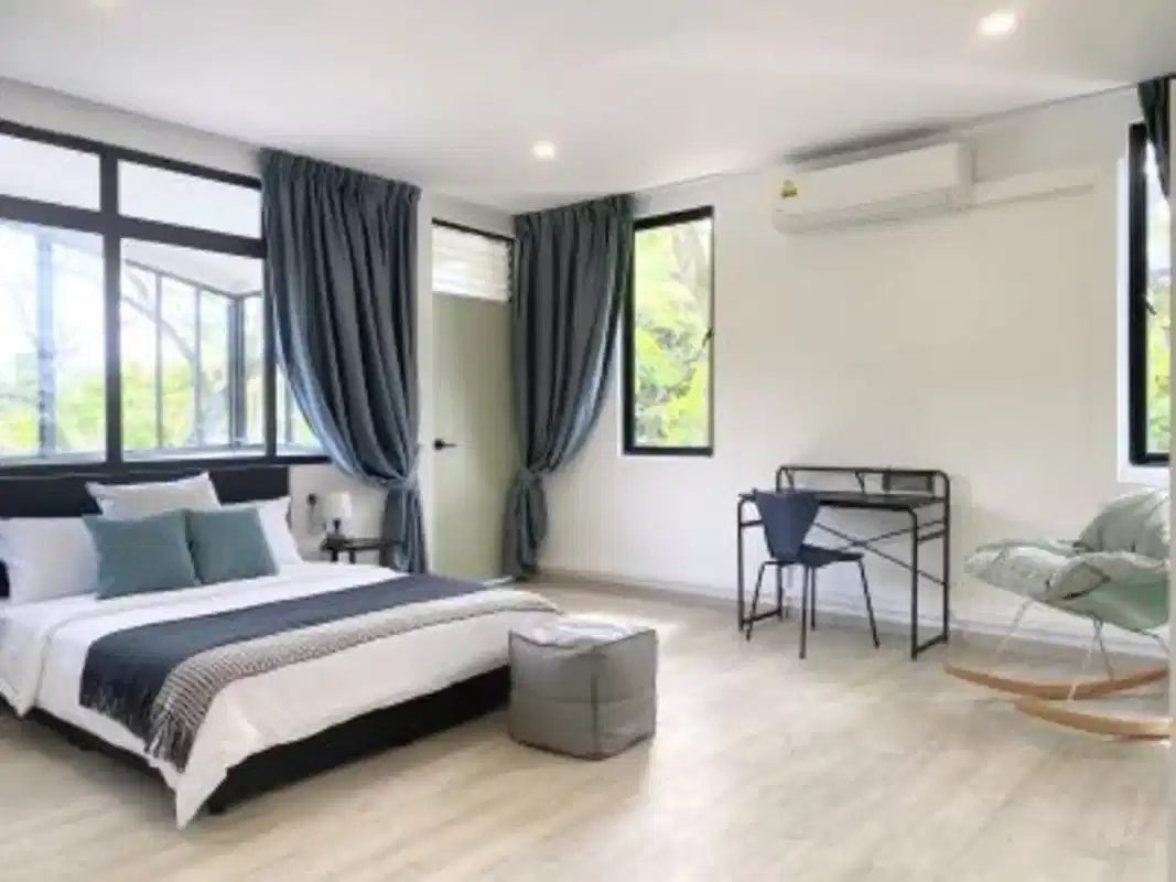 Room in a 6 Bedroom Apartment, 6B Duke's Road — student accommodation in Singapore, Singapore