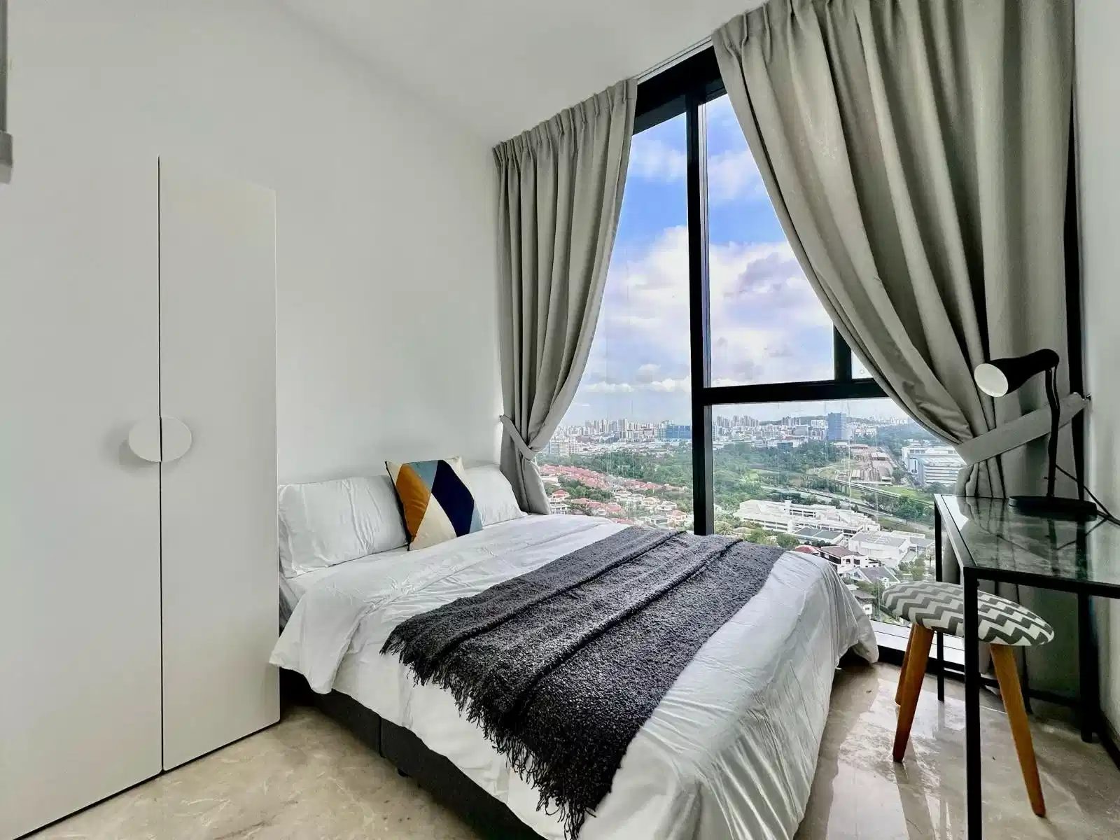 Room in a 4 Bedroom Apartment, 6A Jalan Lempeng Parc Clematis — student accommodation in Singapore, Singapore