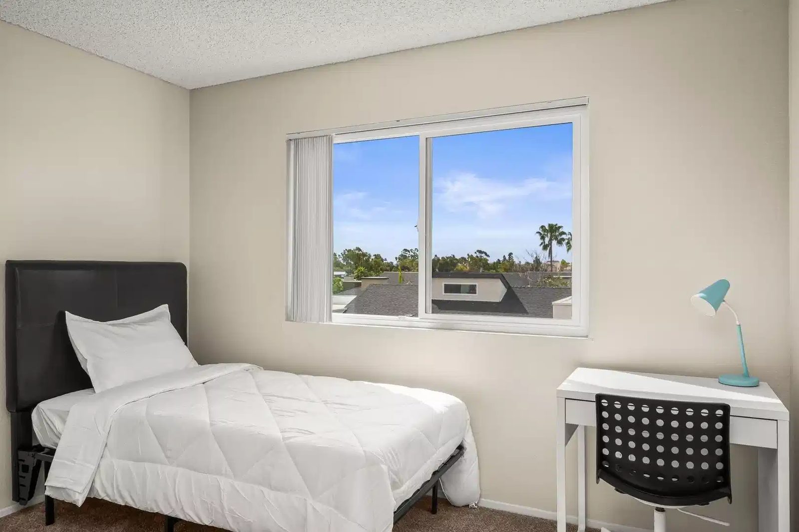3899 Nobel Drive — student accommodation in San Diego