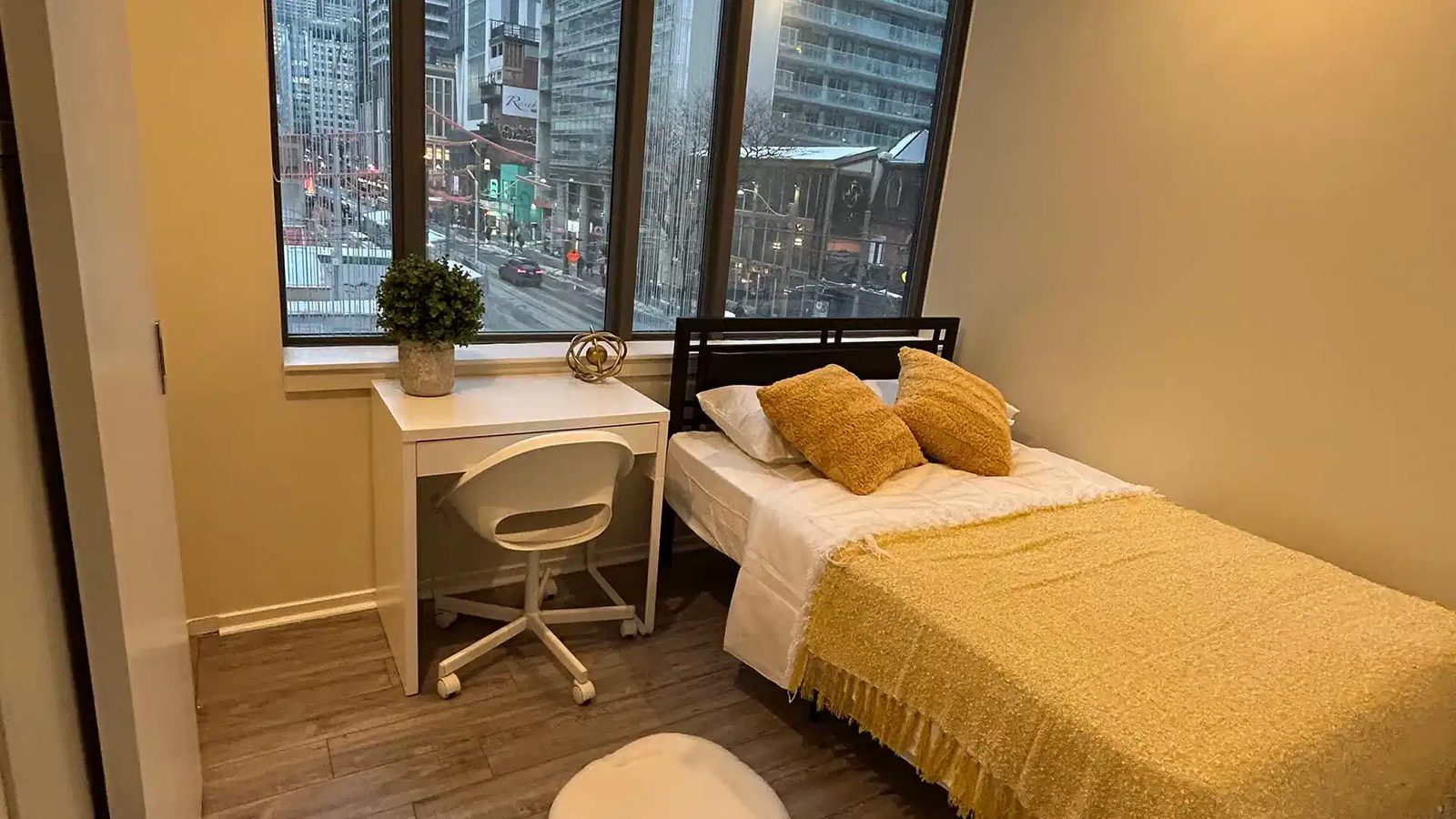 Liwinco King West — student accommodation in Toronto