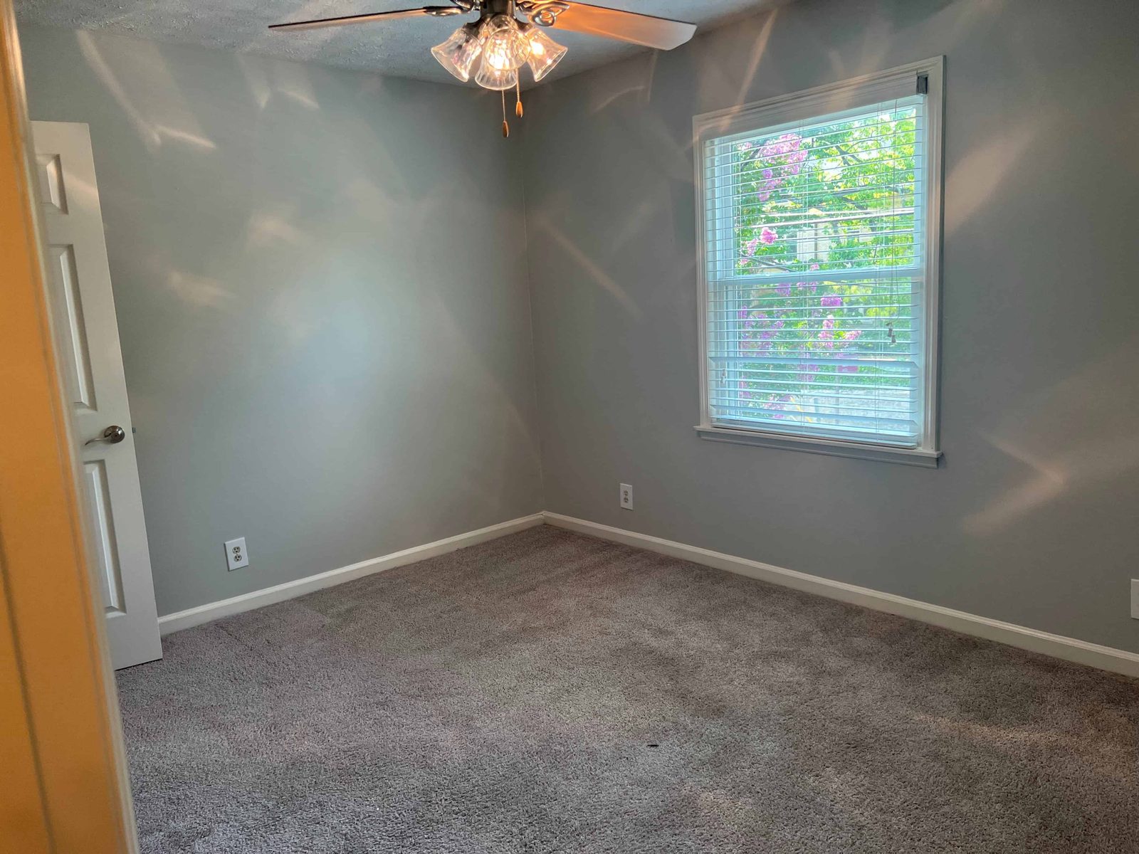 Edgehill Apartments — student accommodation in Nashville