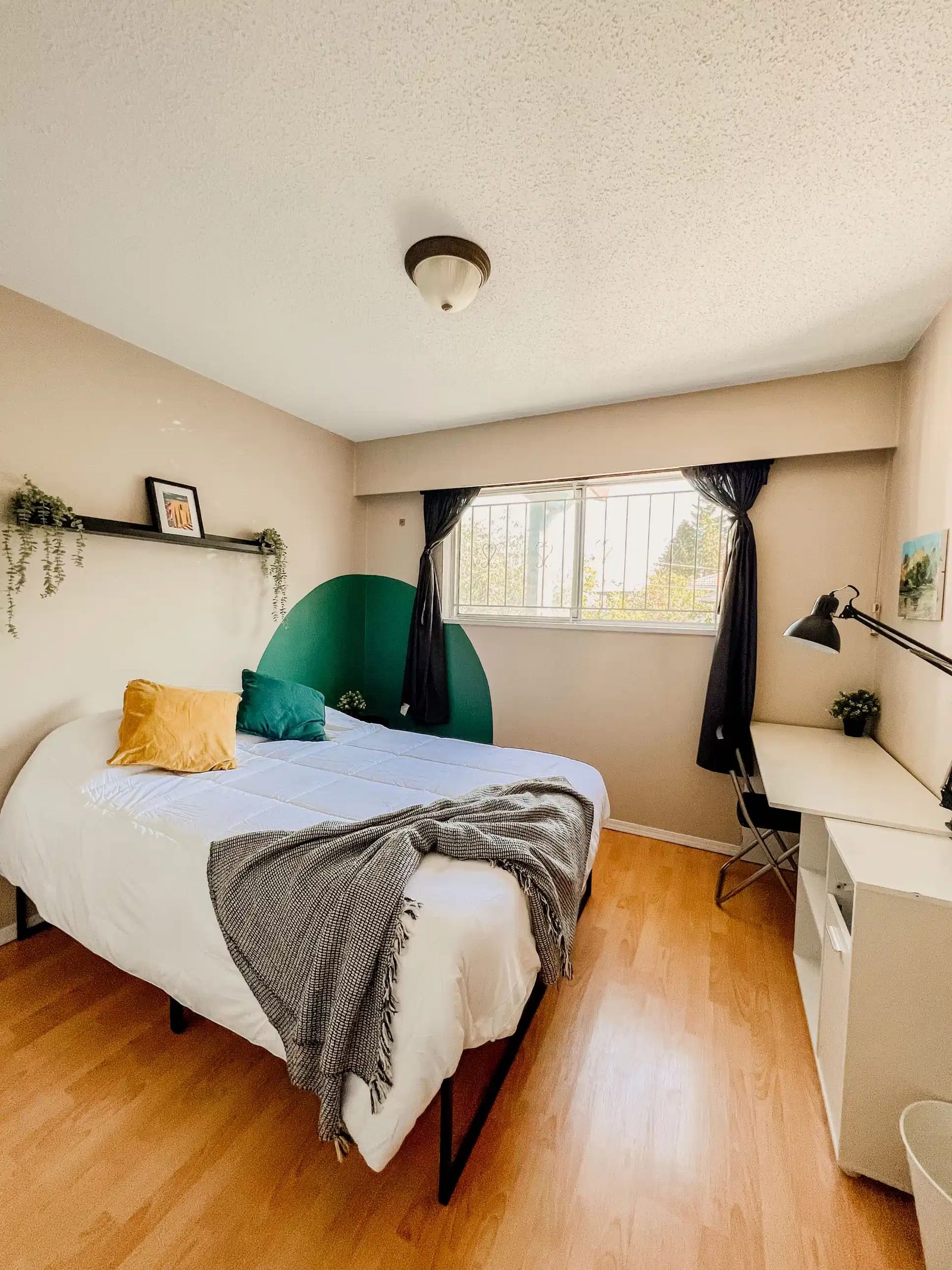 5784 Elsom Avenue — student accommodation in Burnaby