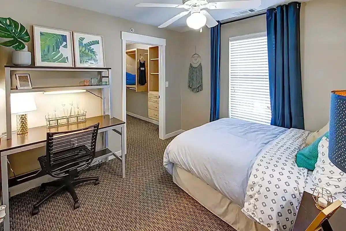 Uptown East Apartments — student accommodation in Valparaiso