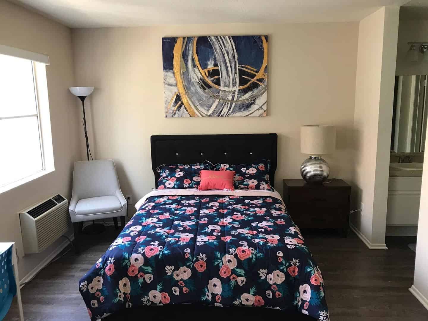 620 N Hollywood Way — student accommodation in Los Angeles