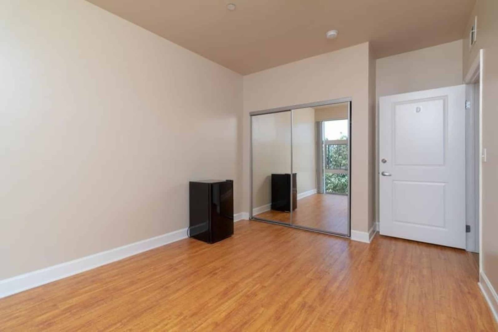 1241 West 37th Place — student accommodation in Los Angeles