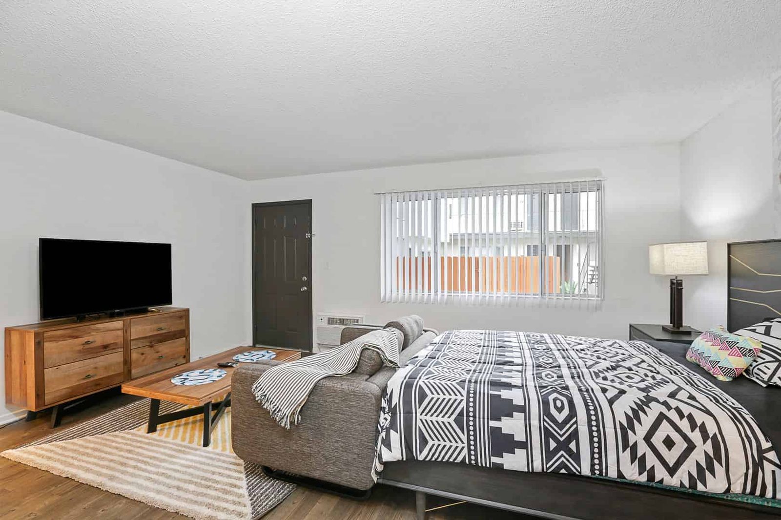 4221 Kling Street — student accommodation in Los Angeles